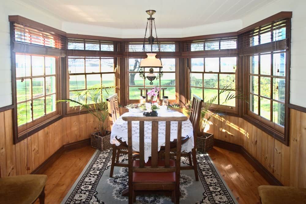 Dining room Photo