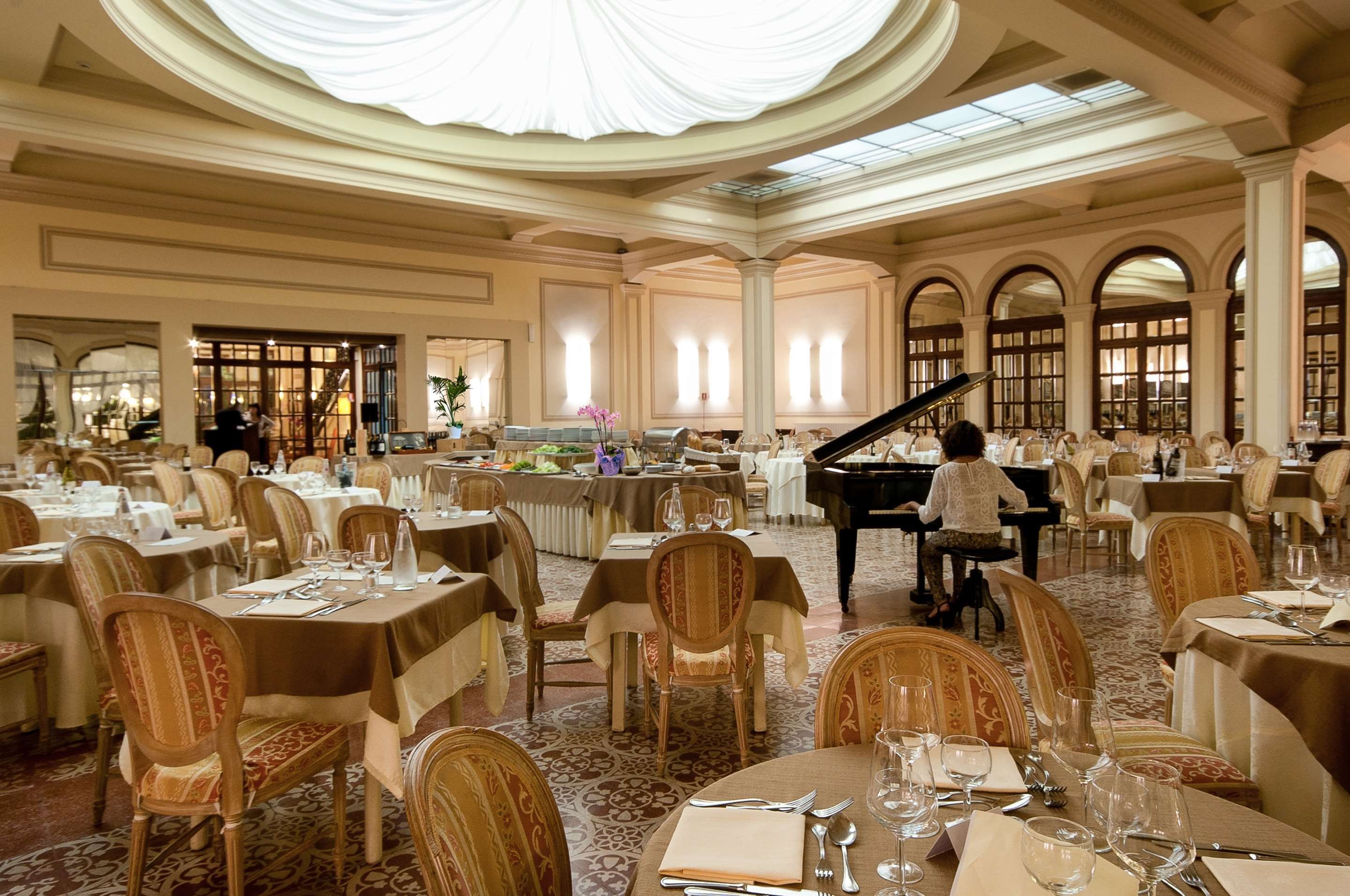 Banquet hall