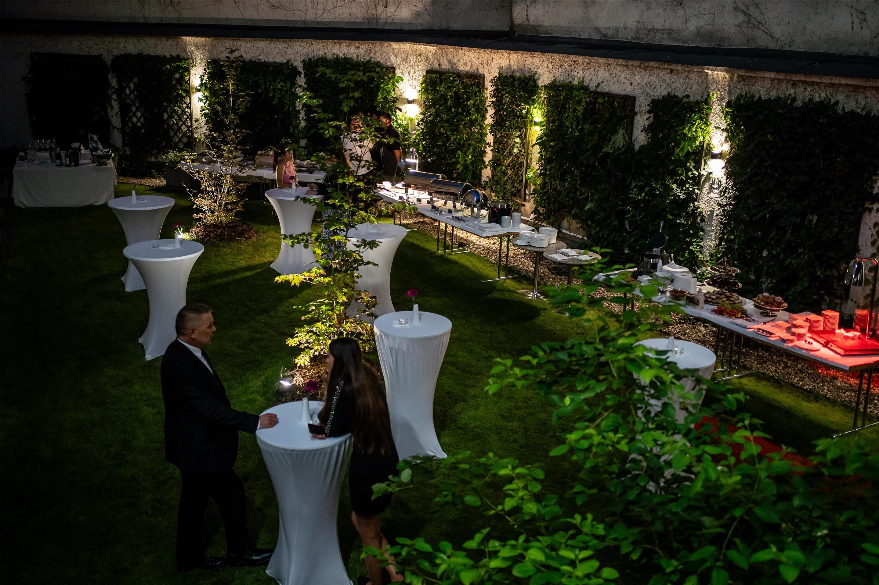 Banquet hall
