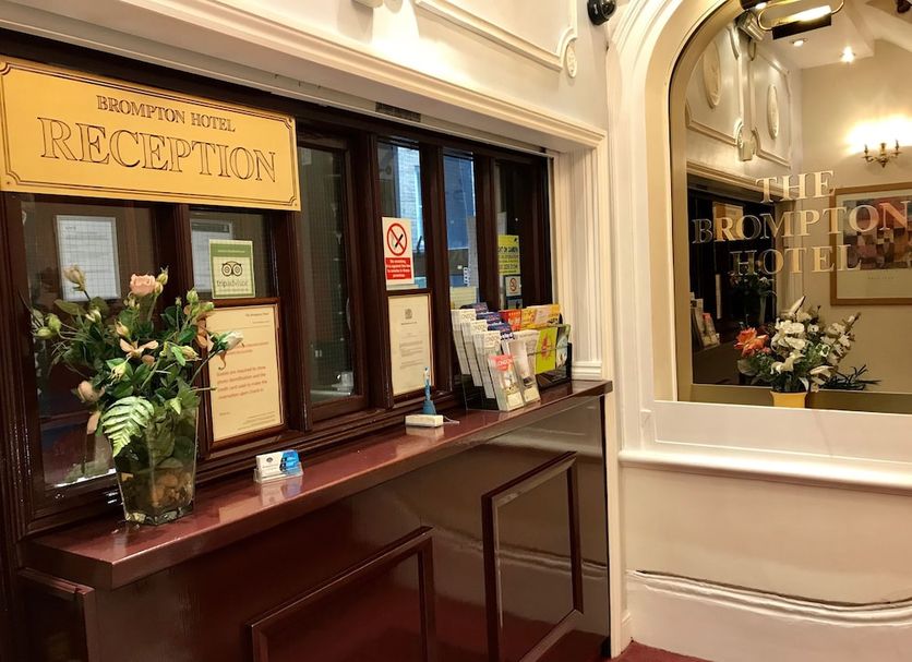 Front desk Photo