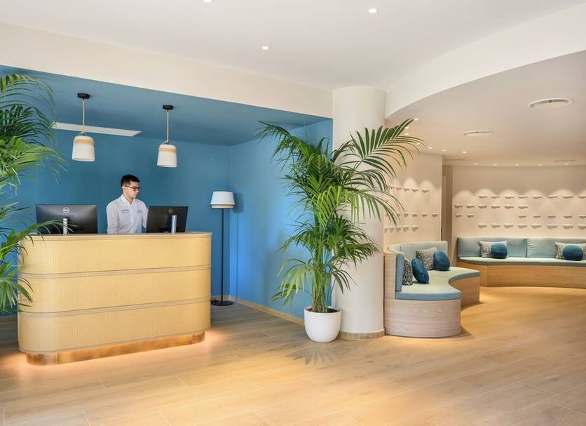 Front desk Photo