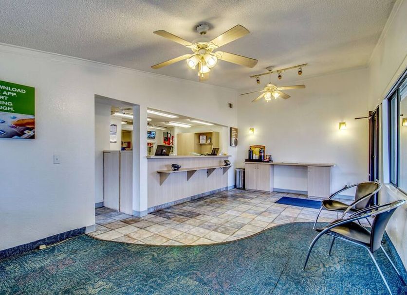 Front desk Photo