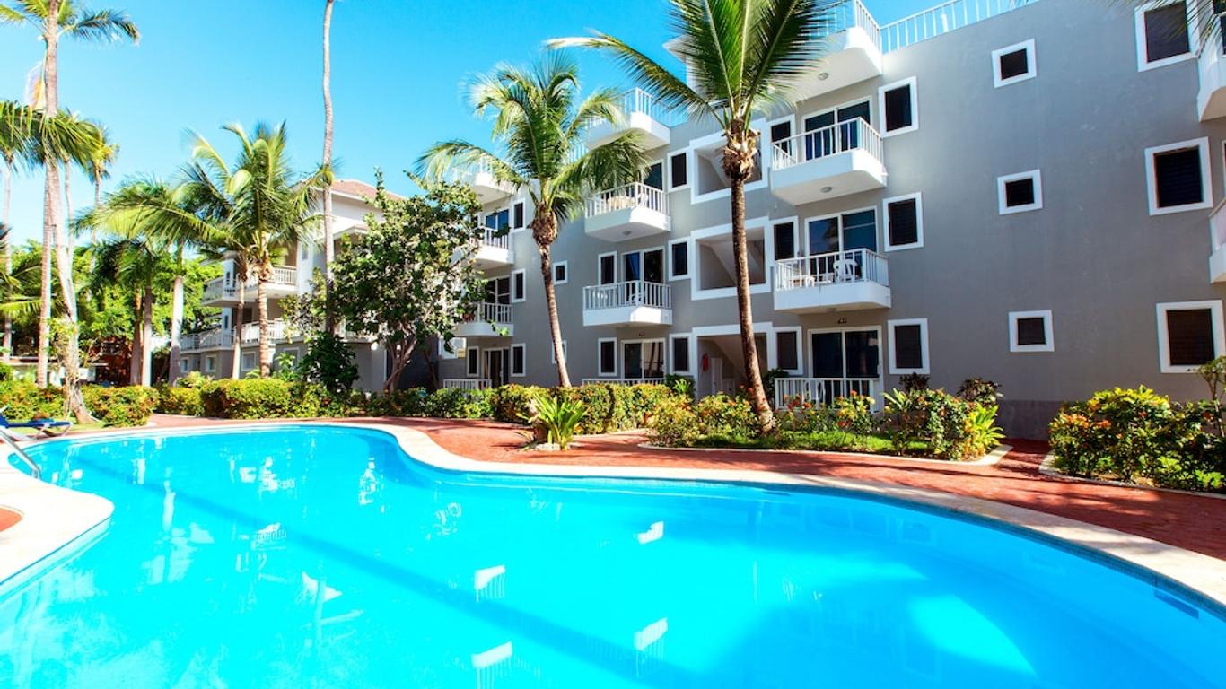Hotel Tropicana Suites Deluxe Beach Club & Pool