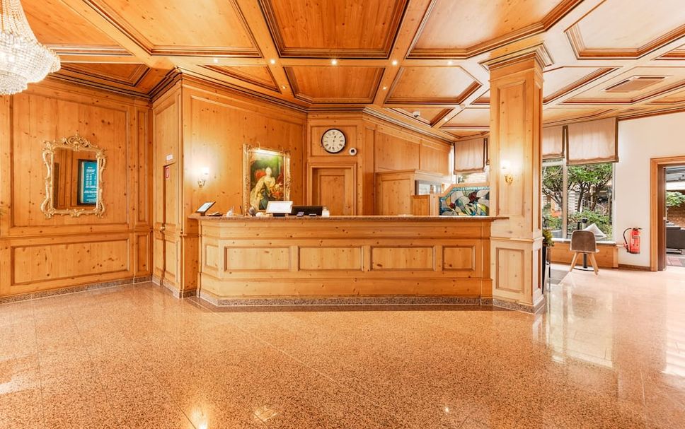 Front desk Photo
