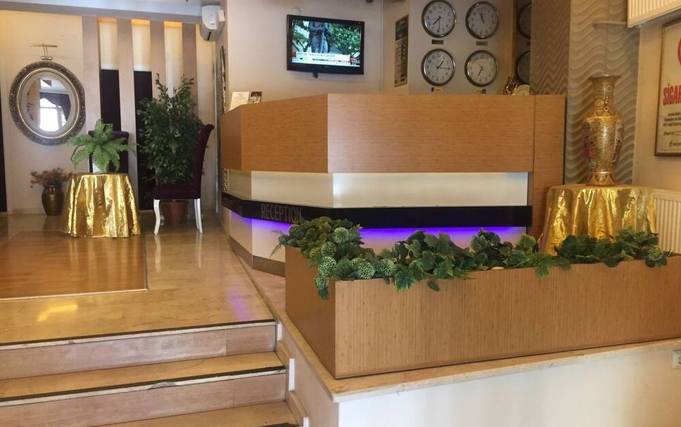 Front desk Photo