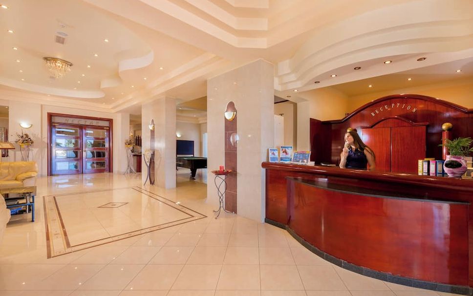 Front desk Photo
