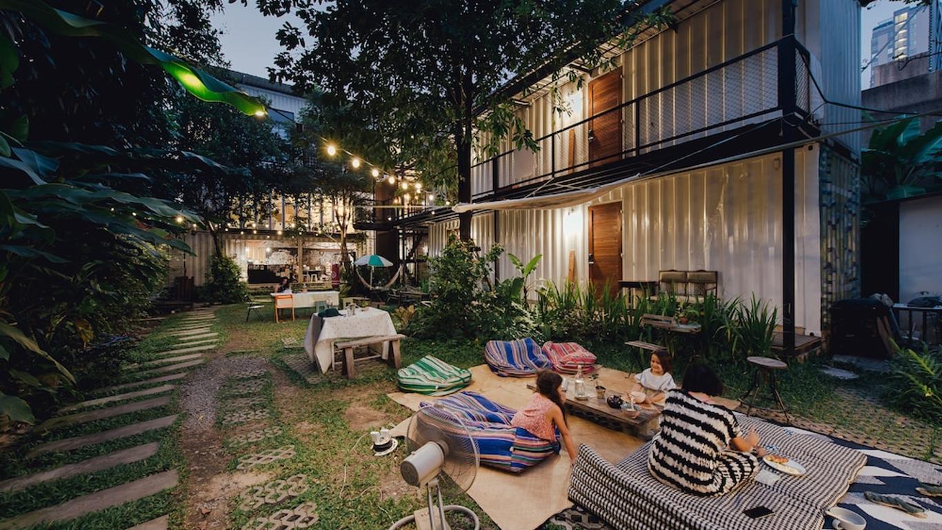 The Yard Bangkok Hostel