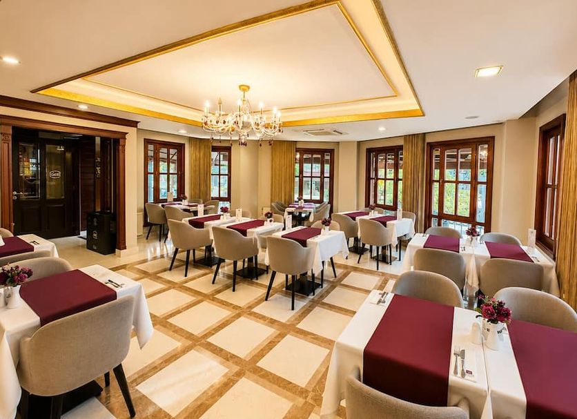 Restaurant Photo