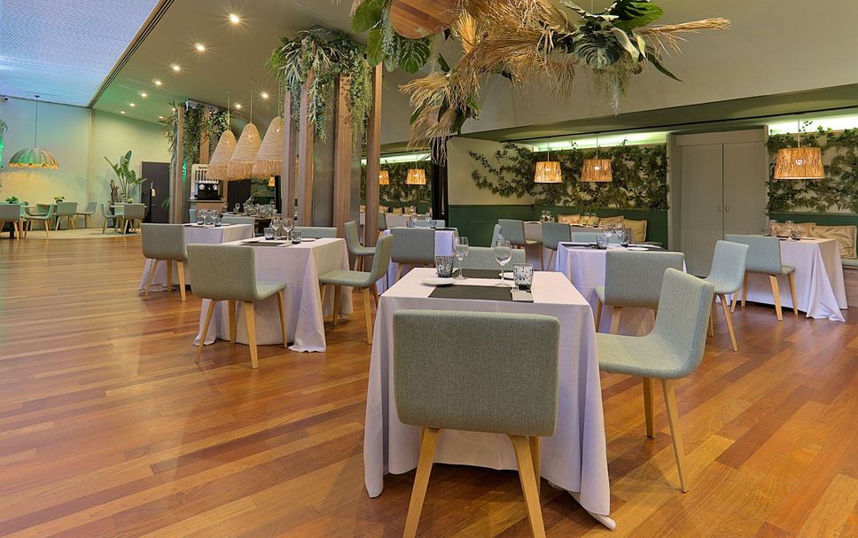 Restaurant Photo
