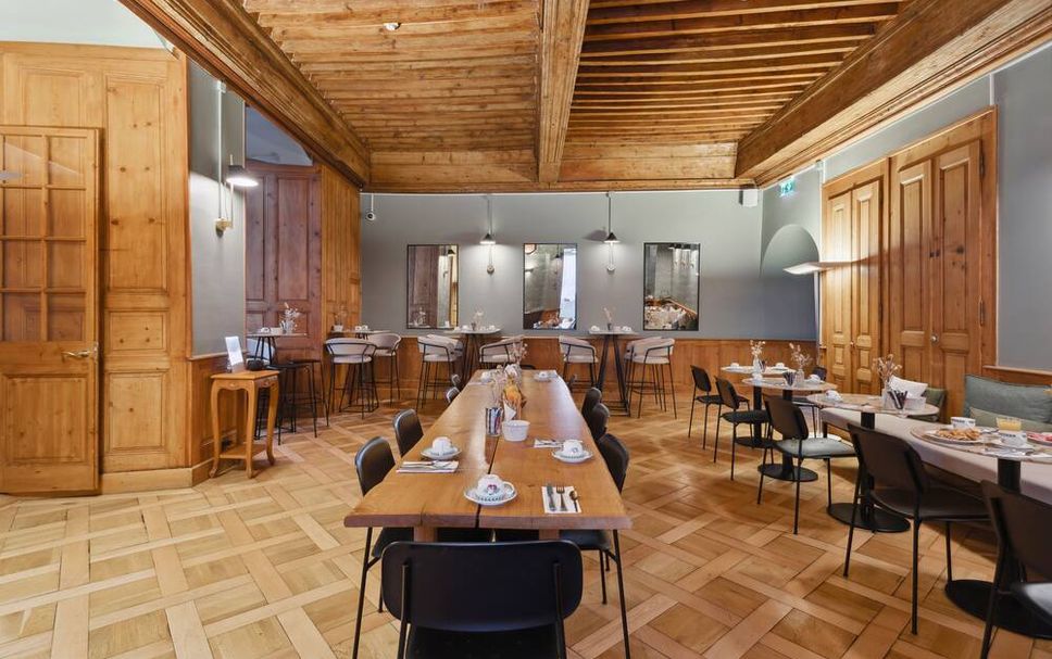 Restaurant Photo