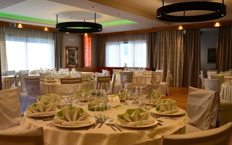 Banquet hall Photo