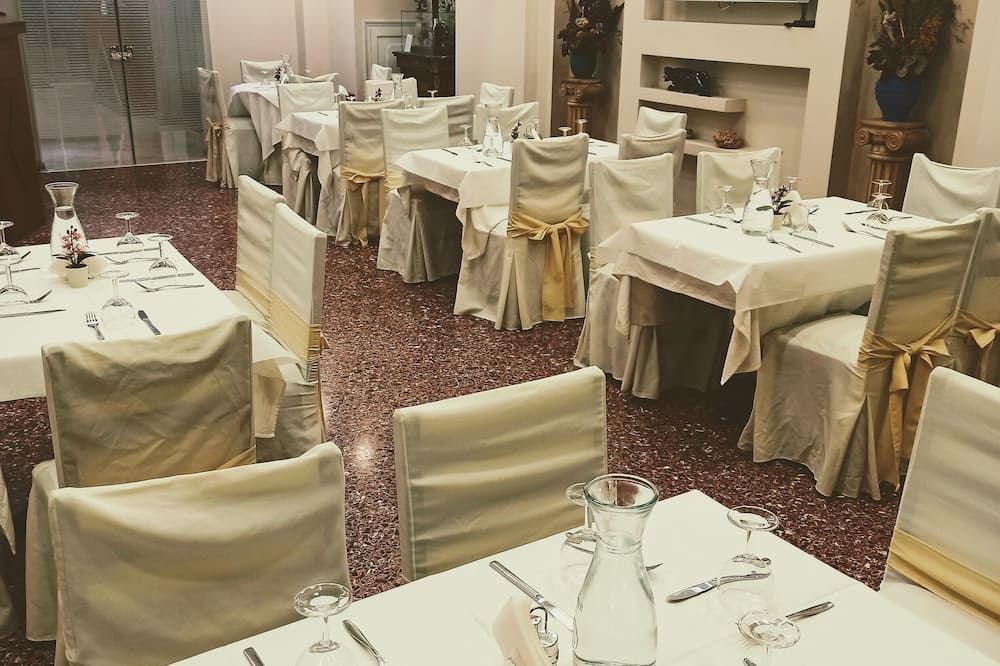 Banquet hall Photo