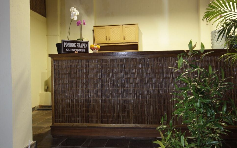 Front desk Photo