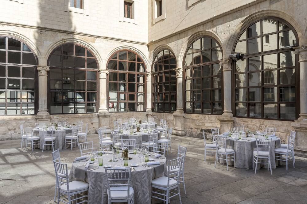 Banquet hall