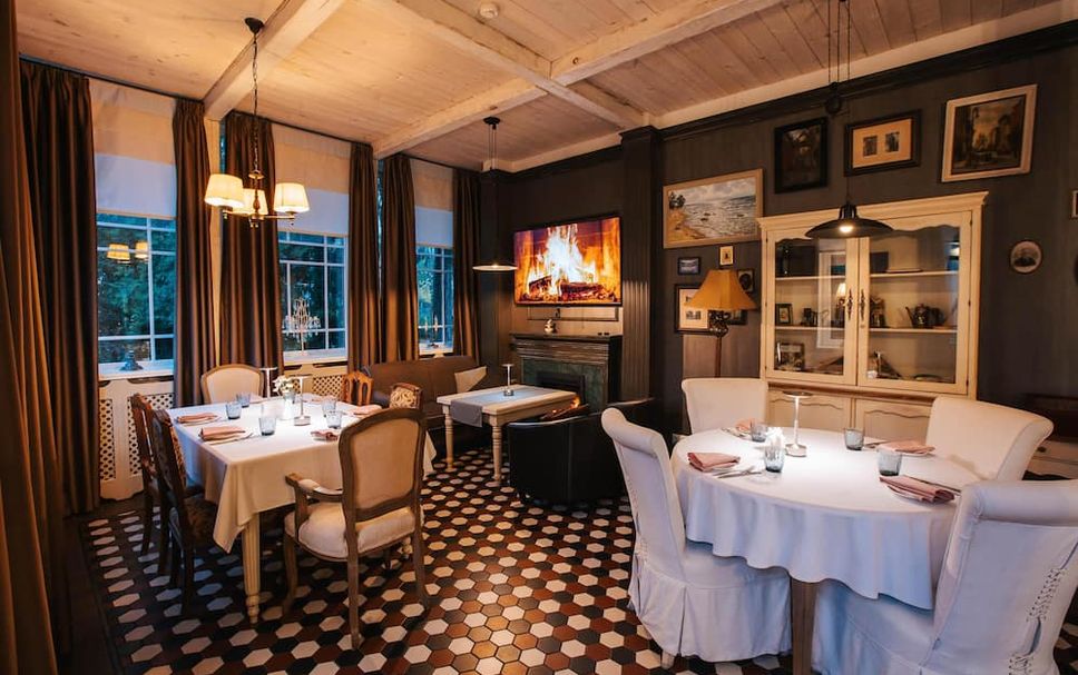 Restaurant Photo