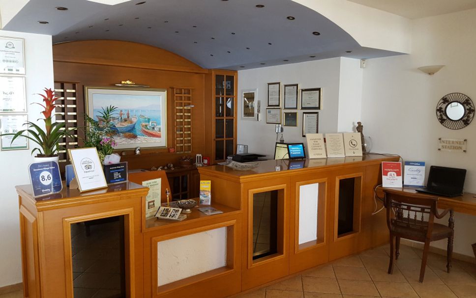 Front desk Photo