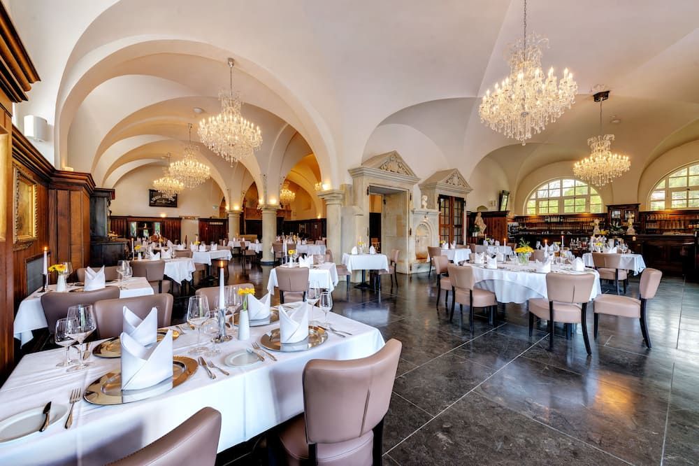 Banquet hall
