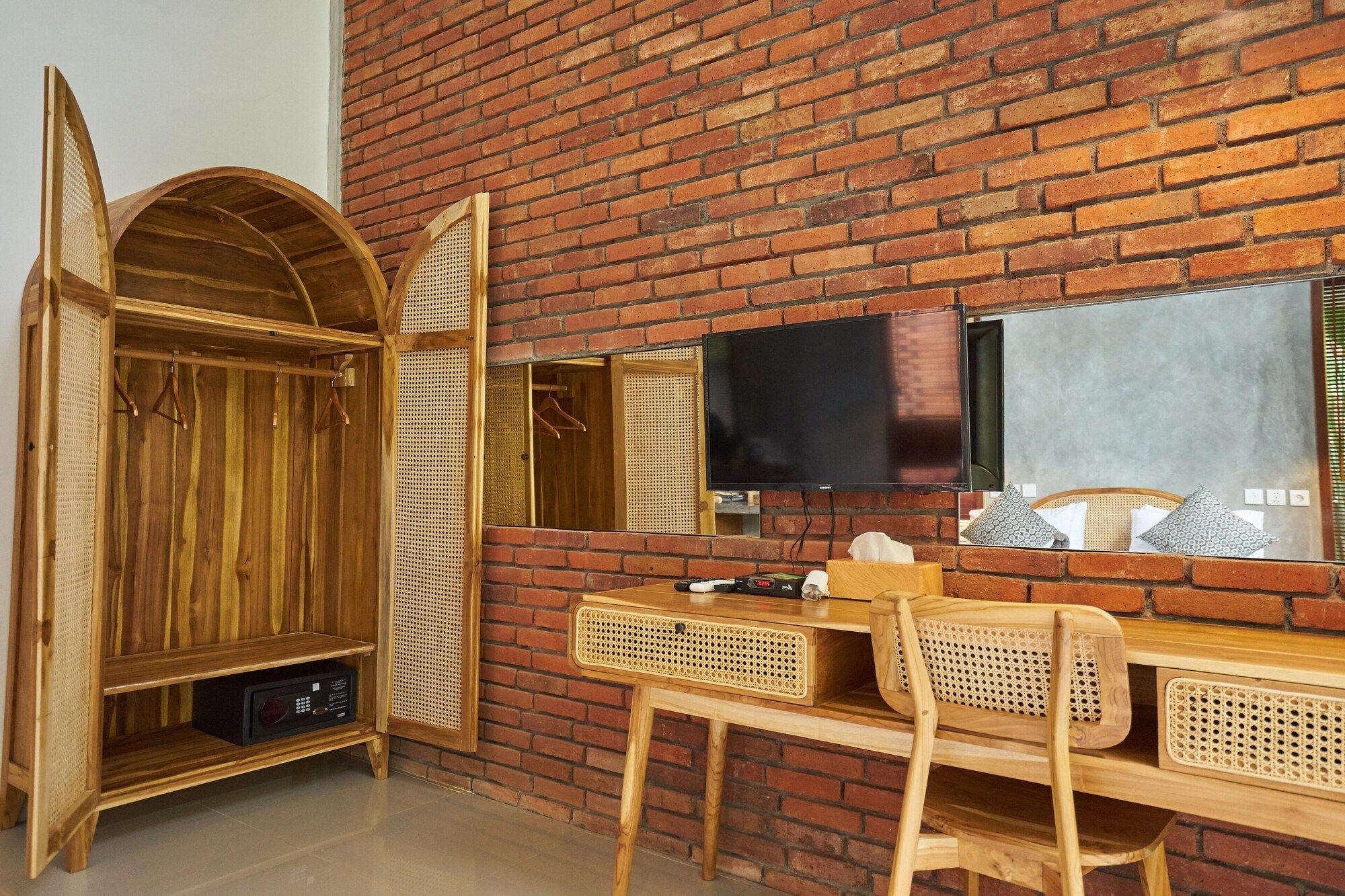 Room amenity