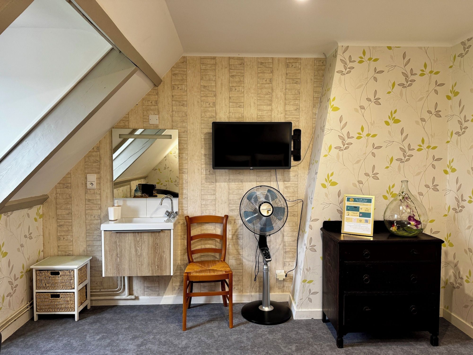 Room amenity