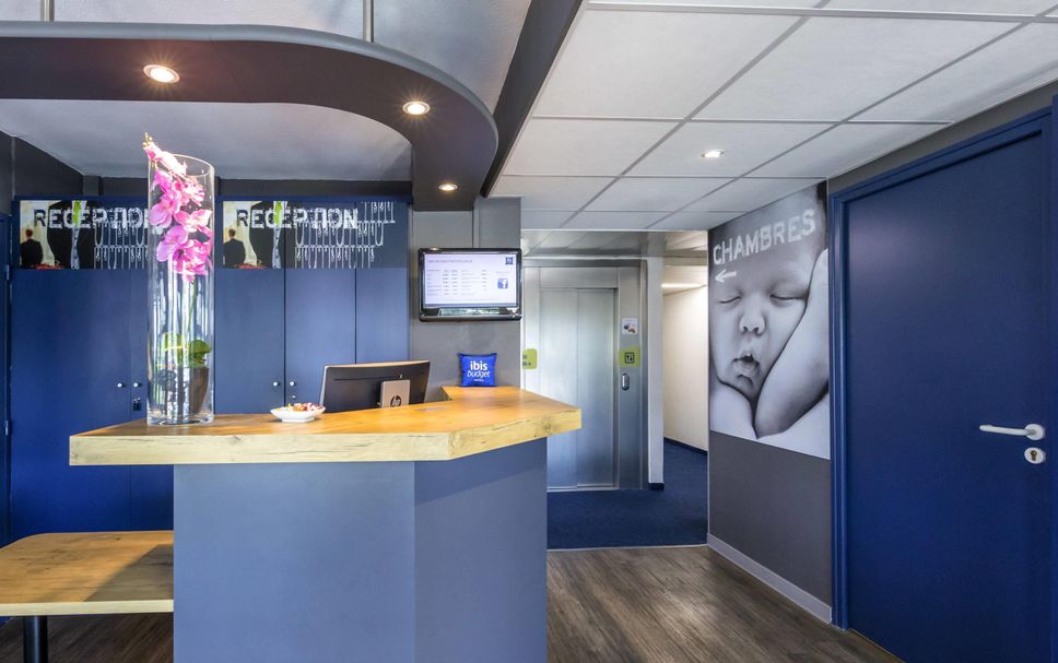 Front desk Photo