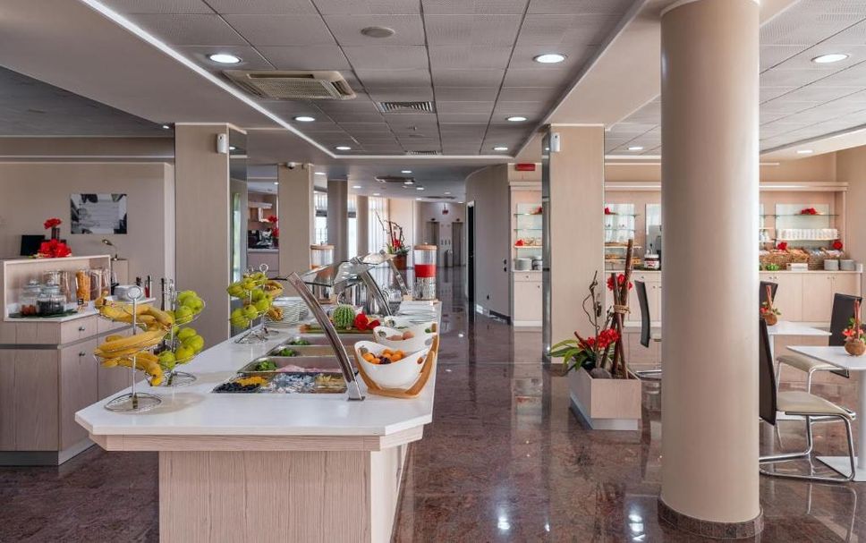 Buffet Photo