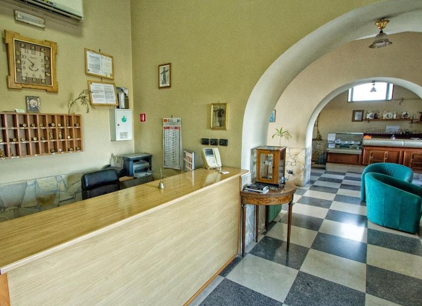 Front desk Photo