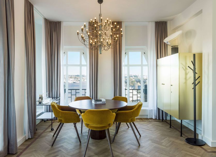 Dining room Photo