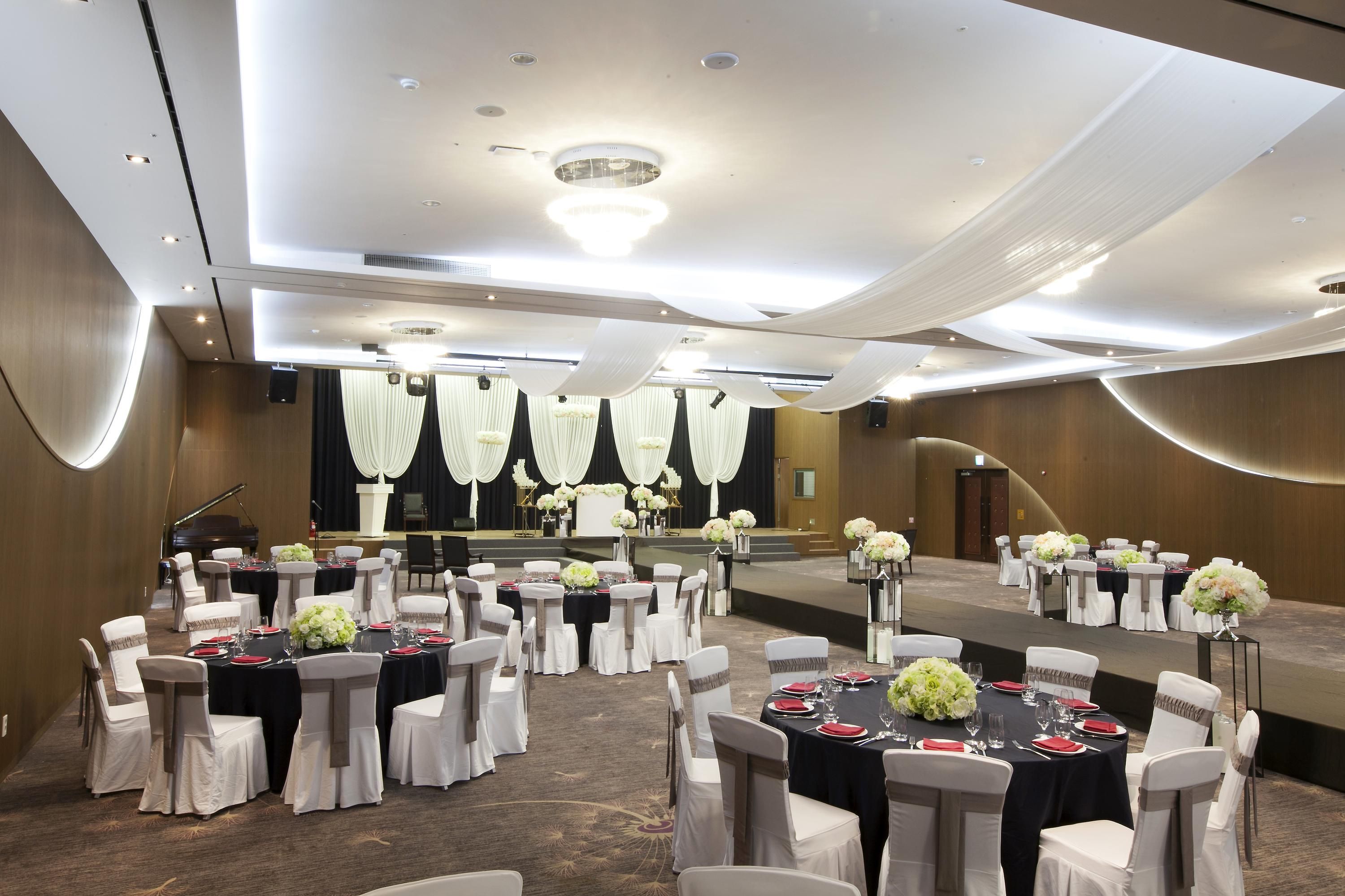 Banquet hall
