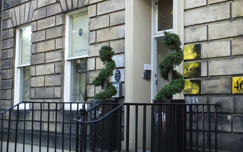 Hotel entrance Photo